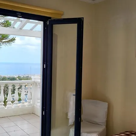 Casa de hóspedes In - Spacious In Creta For 3 People, With Ac, Swimming Pool And Nature *